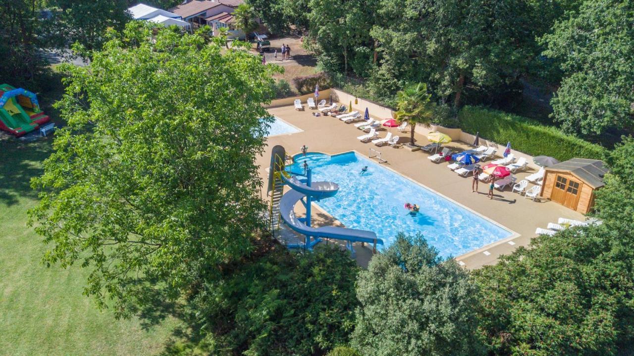 Hotel Camping Au Bois Dormant Chauffour-sur-Vell Exteriér fotografie