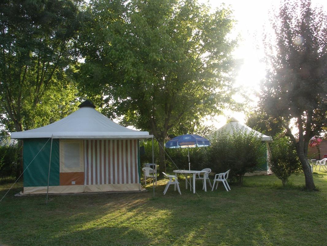 Hotel Camping Au Bois Dormant Chauffour-sur-Vell Exteriér fotografie