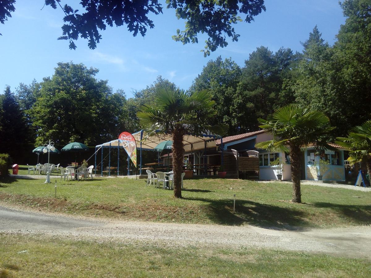 Hotel Camping Au Bois Dormant Chauffour-sur-Vell Exteriér fotografie